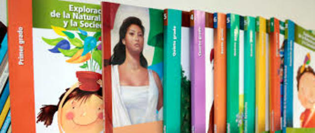 Crea Comisión Nacional de Textos Gratuitos