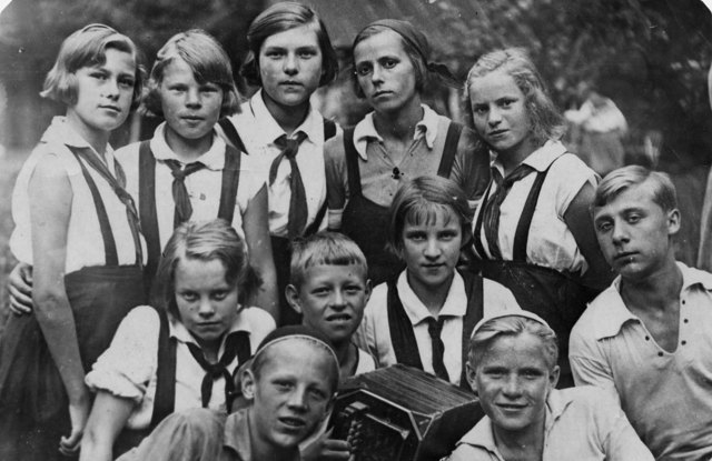 Одежда школьников в 30-е годы в городе