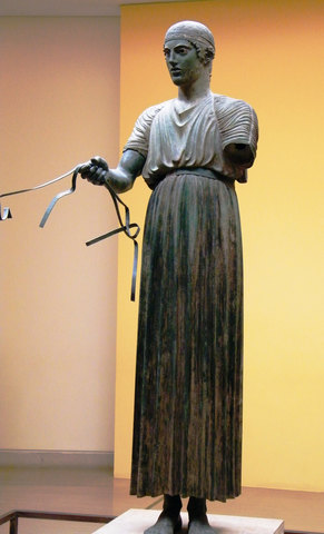 Escultura Auriga de Delfos