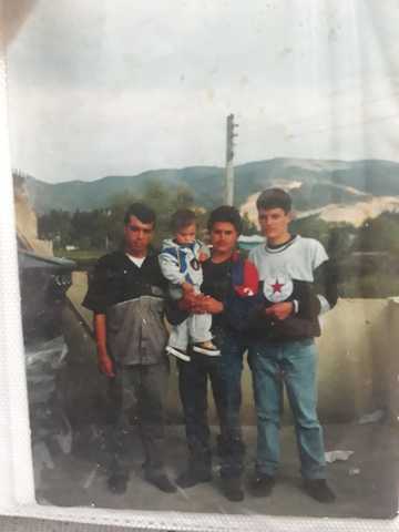 MIS TÍOS CARGÁNDOME