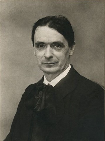 Rudolf Steiner megalapítja a Waldorf-iskolát
