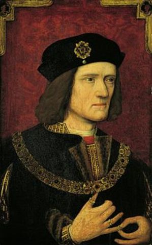 Richard III is killed in battle
