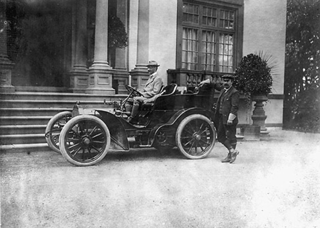 The Invention of the First Battery-Powered Car
