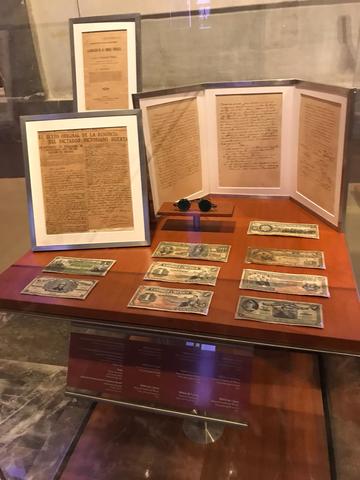 Aparecen los personajes de nuestra historia en los billetes y también en las monedas