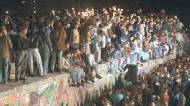 Fall of the Berlin Wall (1989)