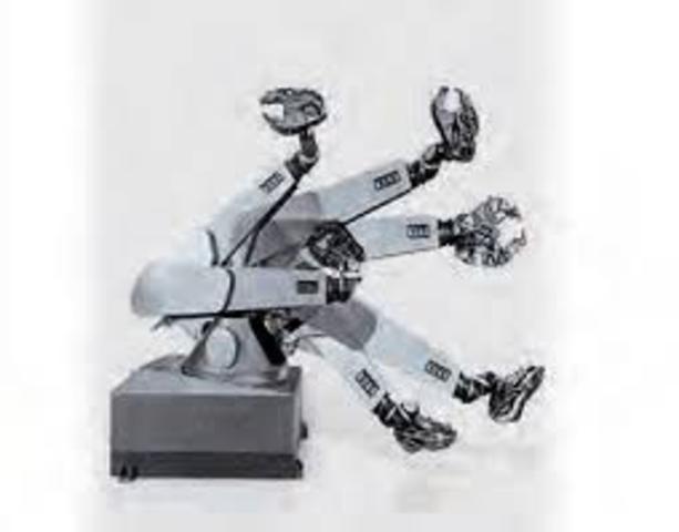 Primer robot con seis ejes electromecánicos