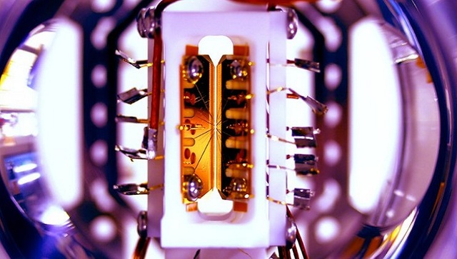 The first reprogrammable quantum computer was created