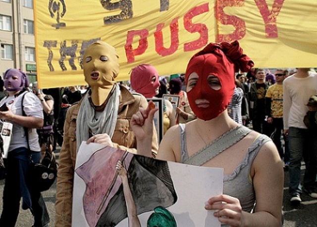 Tolokonnikova & Samutsevich give a lecture on "punk feminism"