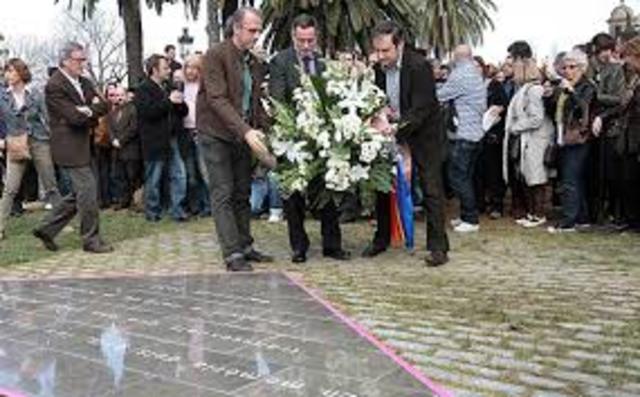 2011- Inauguración de monumento en España