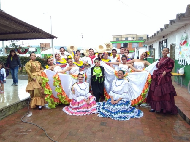 GRUPO DE DANZAS