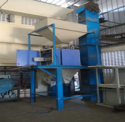 Semi-Automatic Filling and Weighing Machine
