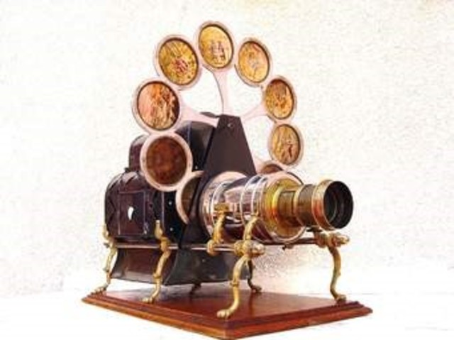 PROYECTOR DE ACETATOS-LINTERNA MÁGICA