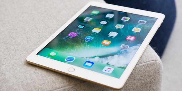 Tablets, smartphones, smartboards, QRs, NFCs