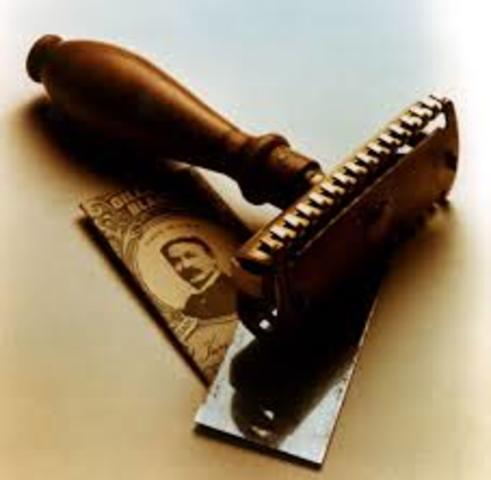 Primer máquina de afeitar con una navaja