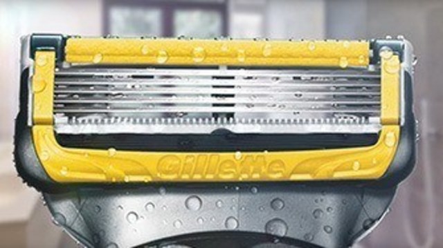 Máquina de afeitar con 5 hojas y tecnología "FlexBall" para simular mejor el movimiento de giro de muñeca del barbero