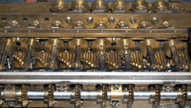 1679: Surge o cilindro de Leibniz.