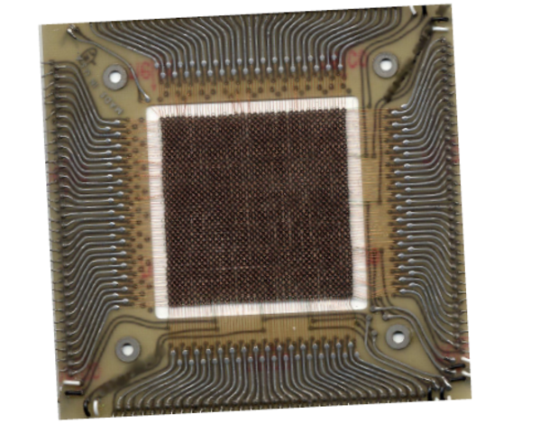 1900: Surgimento da memória magnética.