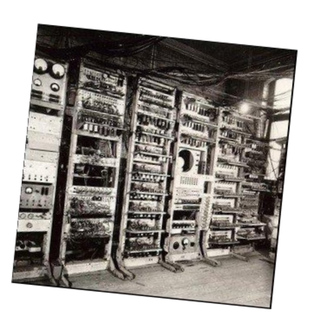 1943: Britânicos decodificam mensagens secretas alemãs com o supercomputador Colossus.