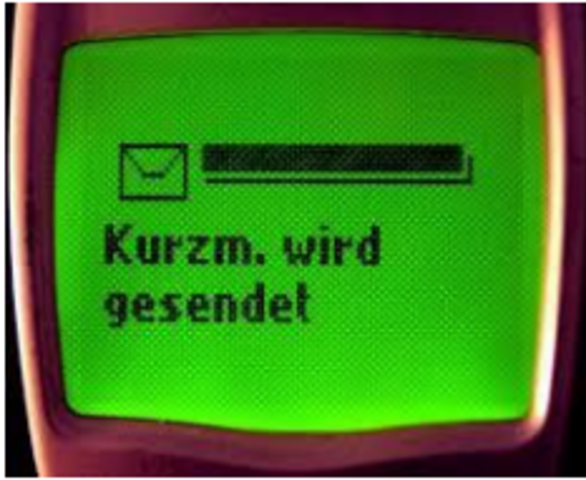 1994: SMS traz o texto aos celulares; Galaxy torna-se o primeiro site de procura na Internet.