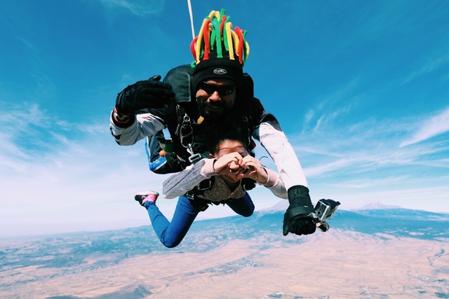 Me aventé con un paracaídas.