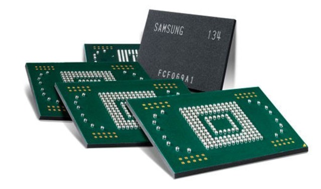 Primera memoria comercial de semiconductores