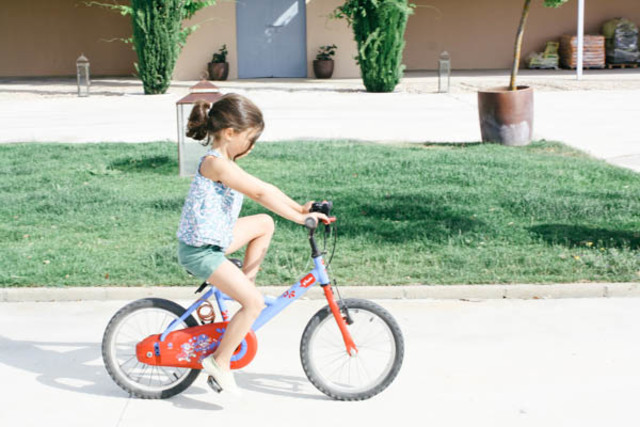 Aprendiendo a  manejar bicicleta