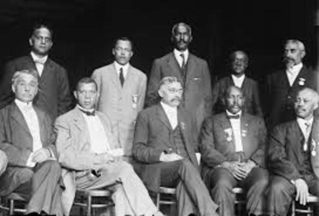 Washington founds the National Negro Business League