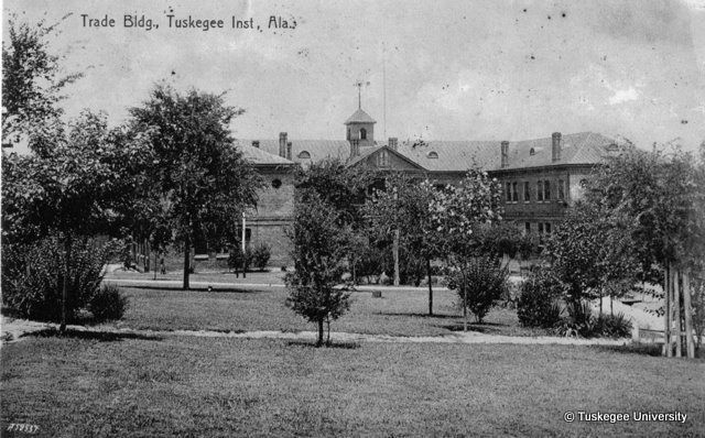 Du Bois visits Tuskegee