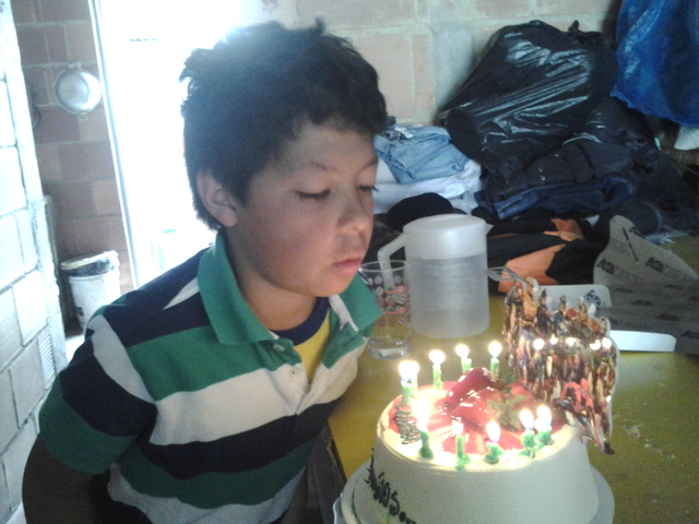 mis cumpleaños                my birthday