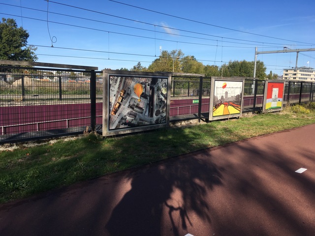 Schilderijen langs het spoor