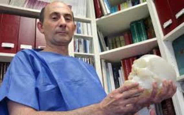 Laurent Lantieri performs the first full face transplant