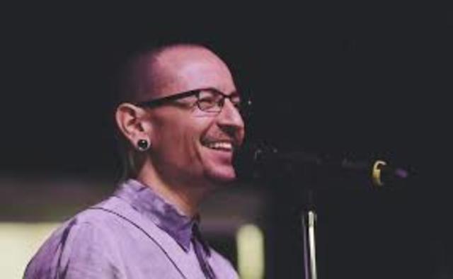 "suicidio Chester Bennington"