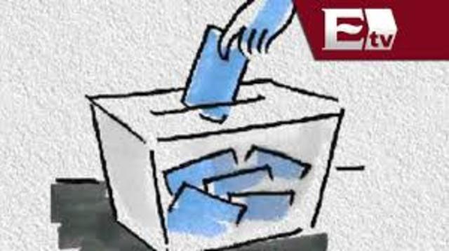 Reforma electoral en Argentina,  que democratiza el sistema político.