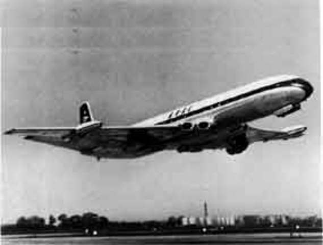 The first passenger jet service was open.