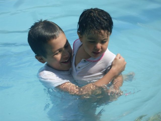 PRIMER PASEO CON MI HERMANA