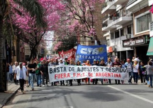 Masiva marcha de la CTA y CGT