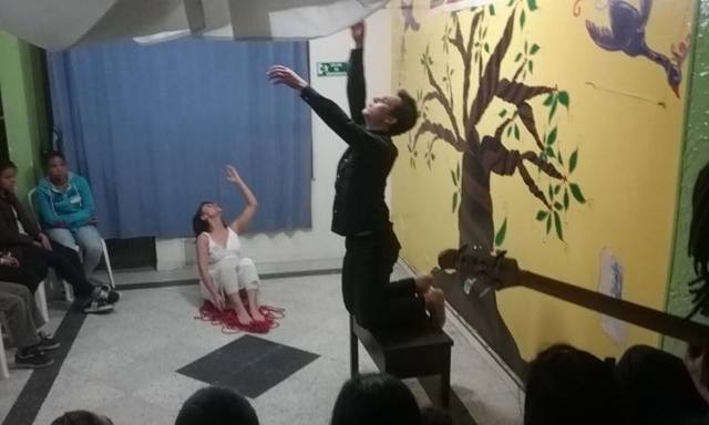 presentación “Dolor Metafórico de un enredo” en la iglesia Resurrección en Soacha, San Nicolás.