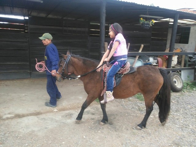 primera ves montando caballo