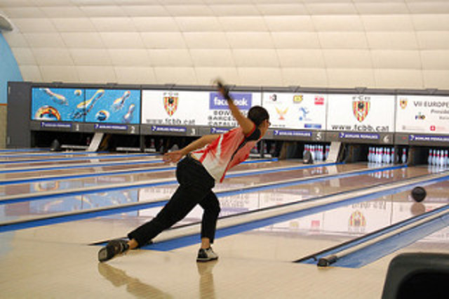 First broadcast of Pro bowling on NBC