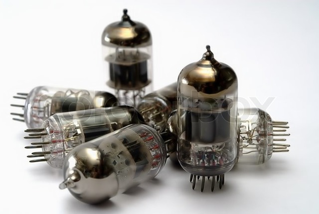 Ordenadores construidos con válvulas al vacío