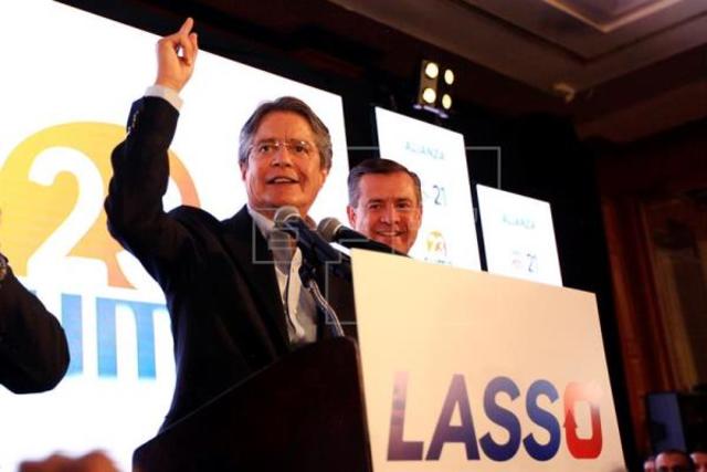 Se restablece la democracia en toda América del Sur.