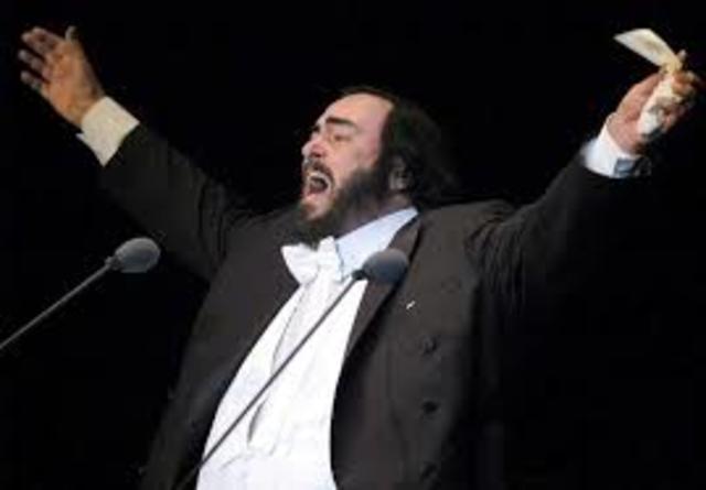 PER (Juan José) Luciano Pavarotti canta su útima ópera.