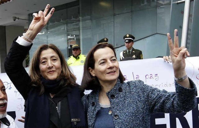 NAC Íngrid Betancourt y Clara rojas son secuestradas.