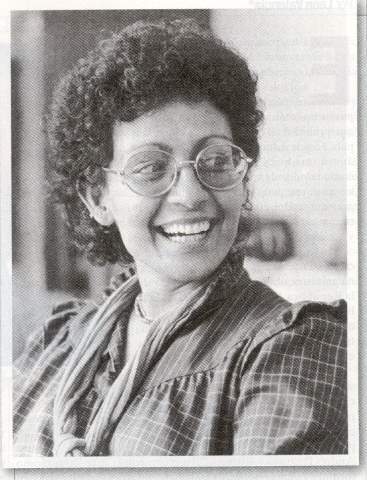 Tumbando vestigios ideológicos