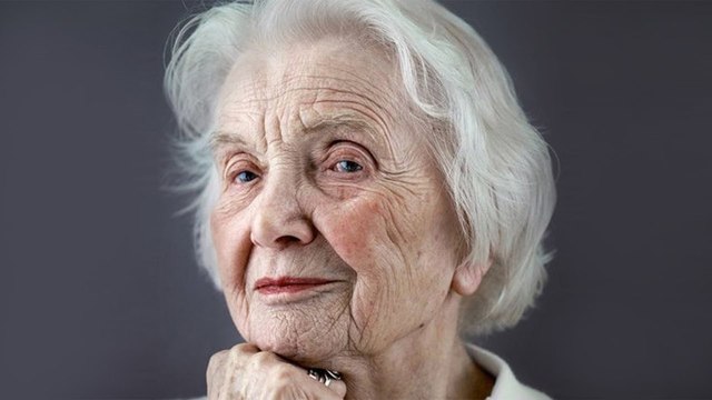 Miss Cruella moves to a new house in Cabrils. She meets her new neighbour, Lady Rosa.