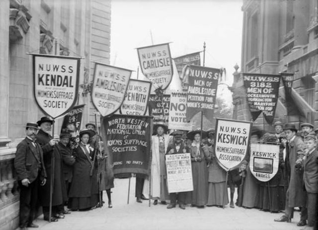 Se crea la Sociedad Nacional pro Sufragio de la Mujer tras ser rechazada una petición de voto que presentan las mujeres al Parlamento británico.