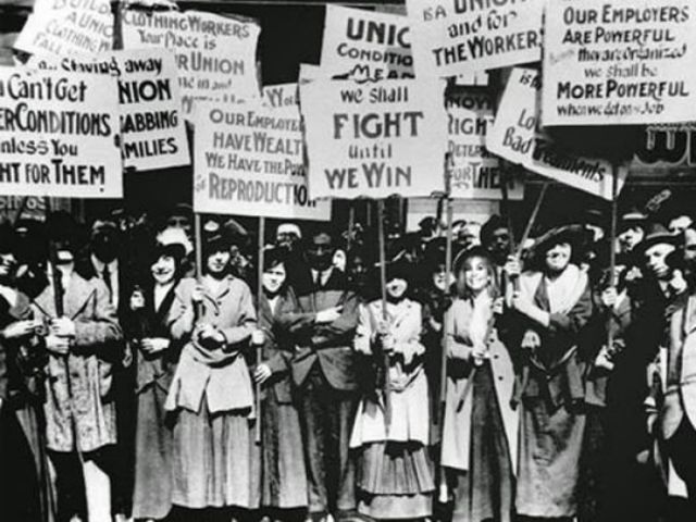 Se celebra la Primera Convención Nacional de Derechos de la Mujer, en Worcester.