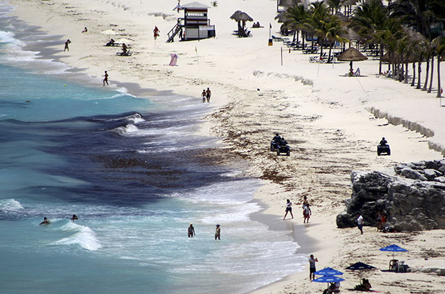 Embarcación contra sargazo.