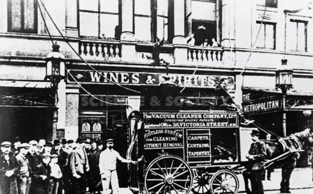 la primera aspiradora