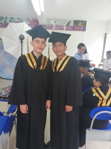 photos of high school graduation